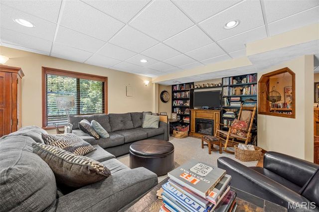 21 Ravenwood Court, Lake St Louis, MO 63367