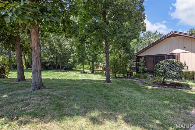 21 Ravenwood Court, Lake St Louis, MO 63367