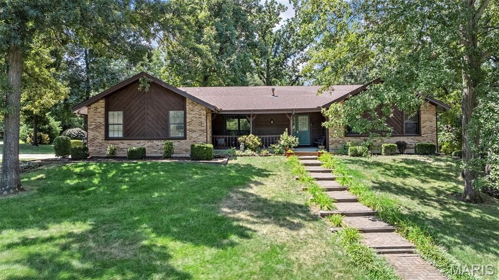 21 Ravenwood Court, Lake St Louis, MO 63367