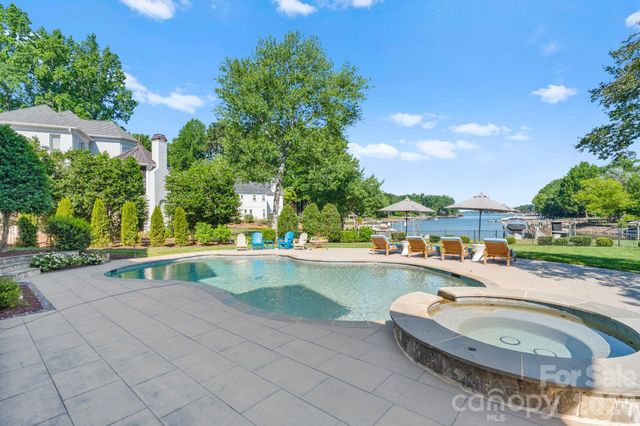 19300 Mary Ardrey Circle, Cornelius, NC 28031