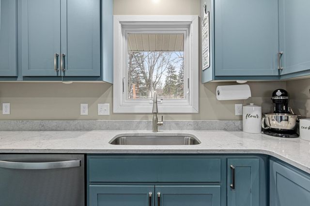 12865 1st Avenue S, Burnsville, MN 55337