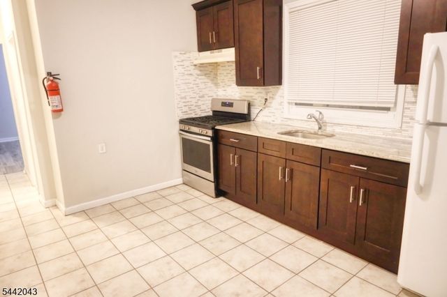 9 Emerson Pl, Newark City, NJ 07114