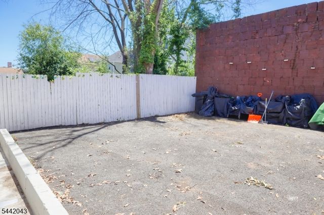 9 Emerson Pl, Newark City, NJ 07114