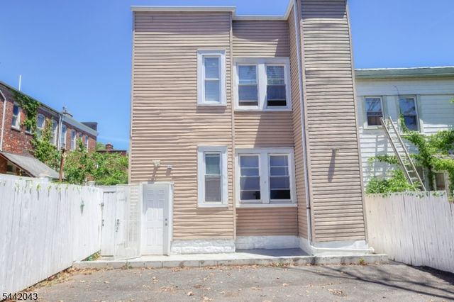9 Emerson Pl, Newark City, NJ 07114