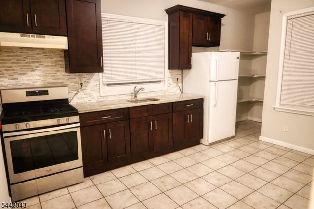 9 Emerson Pl, Newark City, NJ 07114