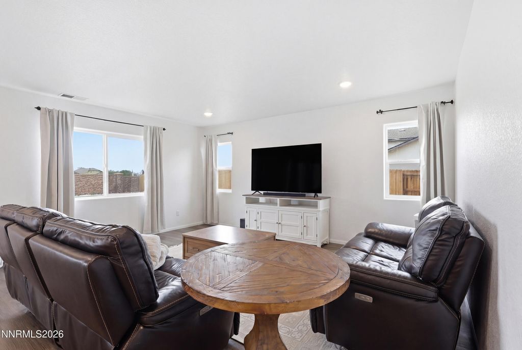 Image 10 of property listing at 2278 Evelynn Street, Fernley, NV 89408