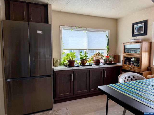 204 Cascade Dr 9, Lebanon, OR 97355