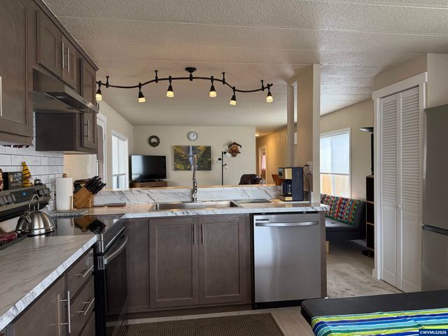 204 Cascade Dr 9, Lebanon, OR 97355