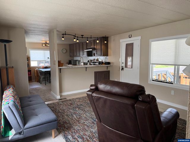 204 Cascade Dr 9, Lebanon, OR 97355