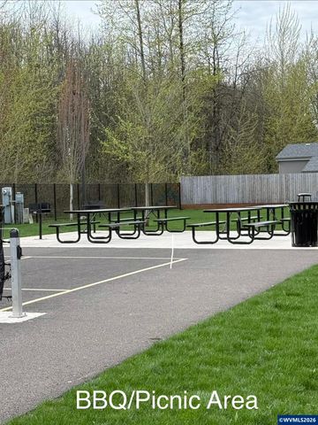 204 Cascade Dr 9, Lebanon, OR 97355