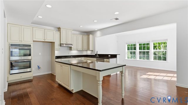 8842 Thorneshire Cir, Mechanicsville, VA 23116