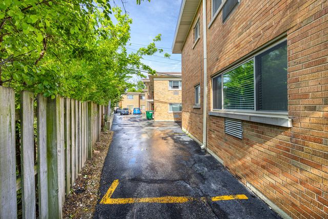 16 N Garfield Street 2H, Lombard, IL 60148