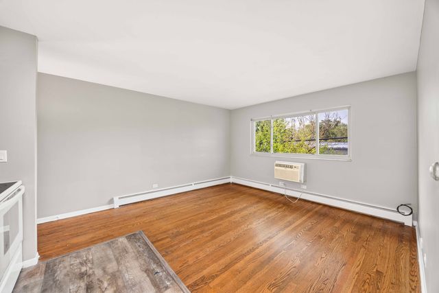 16 N Garfield Street 2H, Lombard, IL 60148