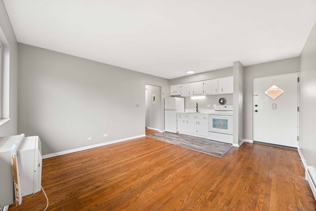 16 N Garfield Street 2H, Lombard, IL 60148