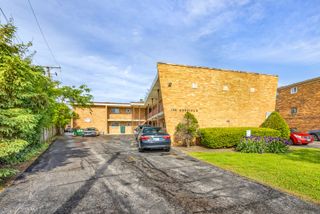 16 N Garfield Street 2H, Lombard, IL 60148