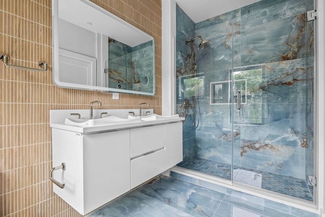 198 Bowen 1, Boston, MA 02127