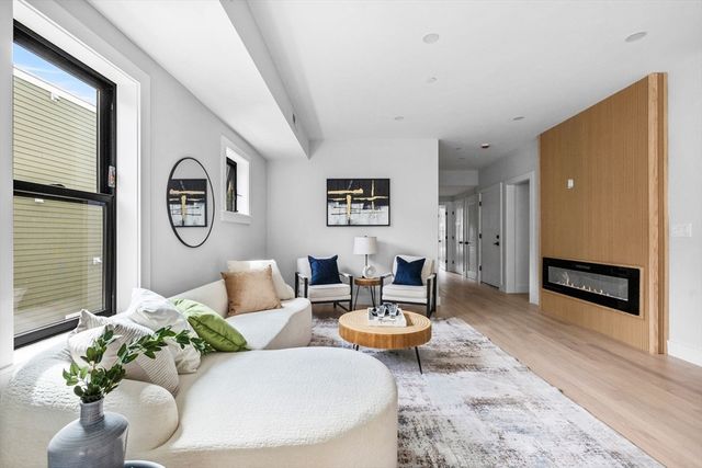 198 Bowen 1, Boston, MA 02127