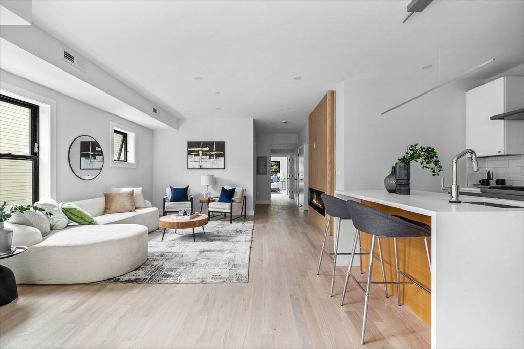 198 Bowen 1, Boston, MA 02127