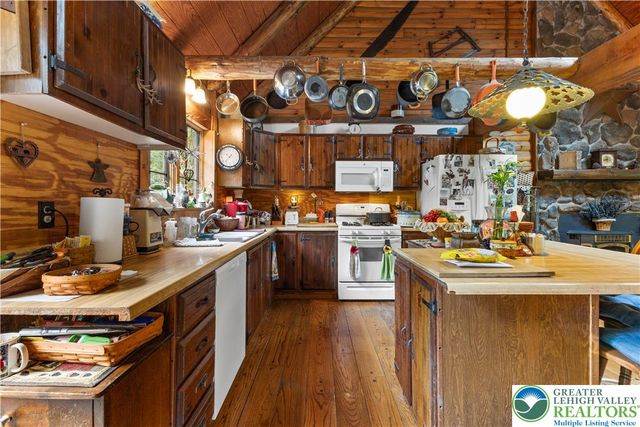 325 Raubsville Road, Williams Twp, PA 18042