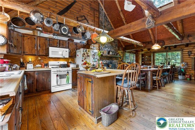 325 Raubsville Road, Williams Twp, PA 18042
