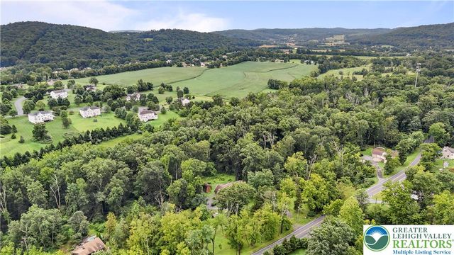 325 Raubsville Road, Williams Twp, PA 18042