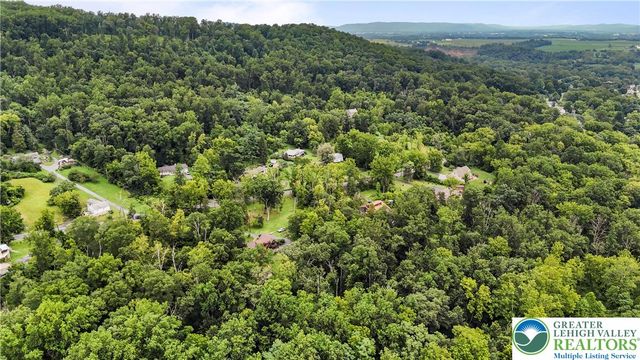 325 Raubsville Road, Williams Twp, PA 18042