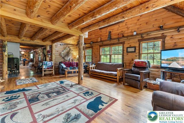 325 Raubsville Road, Williams Twp, PA 18042