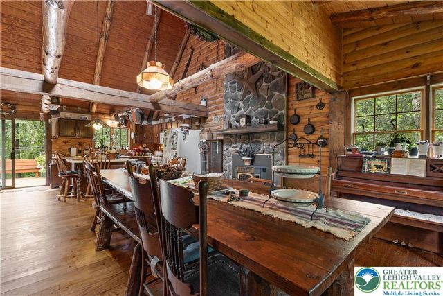 325 Raubsville Road, Williams Twp, PA 18042
