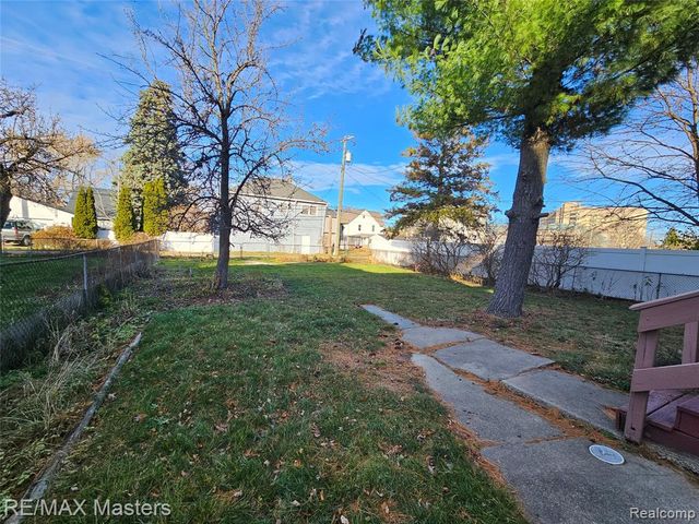 126 Poplar Street, Wyandotte, MI 48192