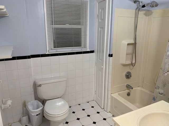 292 Billings Rd, Quincy, MA 02170