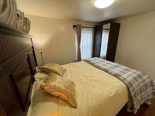 292 Billings Rd, Quincy, MA 02170