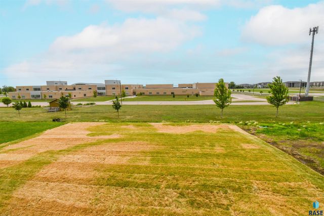 6601 E Fieldview St Street, Sioux Falls, SD 57110