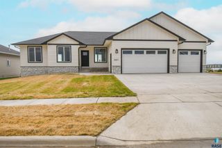 6601 E Fieldview St Street, Sioux Falls, SD 57110