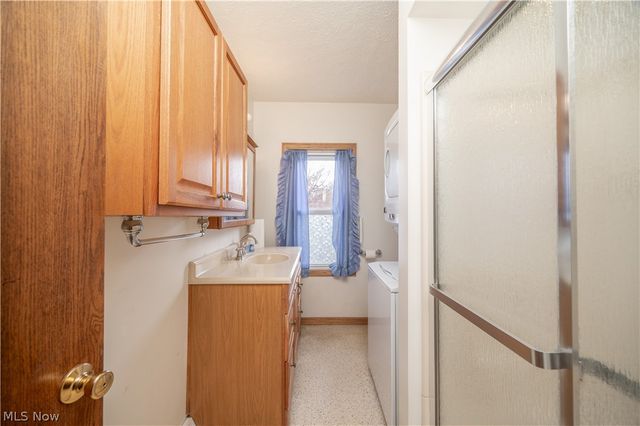 8198 Erie Street, Masury, OH 44438