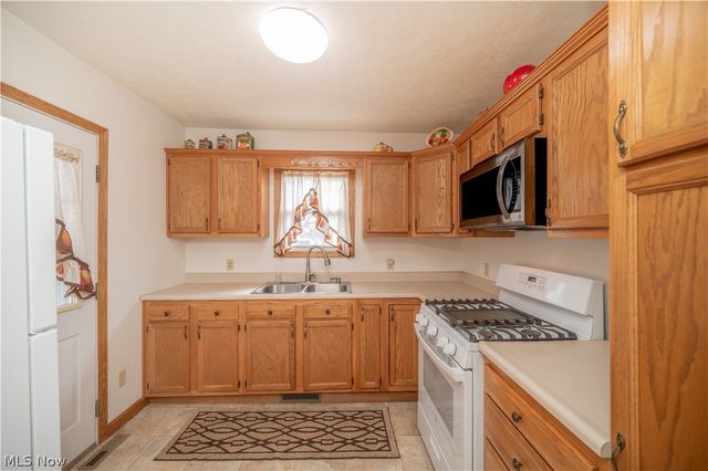 8198 Erie Street, Masury, OH 44438