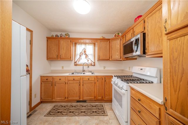 8198 Erie Street, Masury, OH 44438