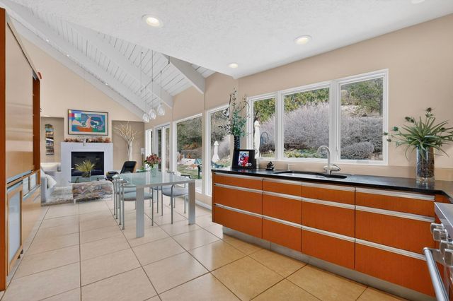 302 Juniper Hill Road NE, Albuquerque, NM 87122