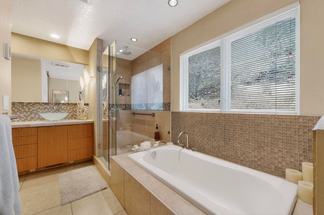 302 Juniper Hill Road NE, Albuquerque, NM 87122