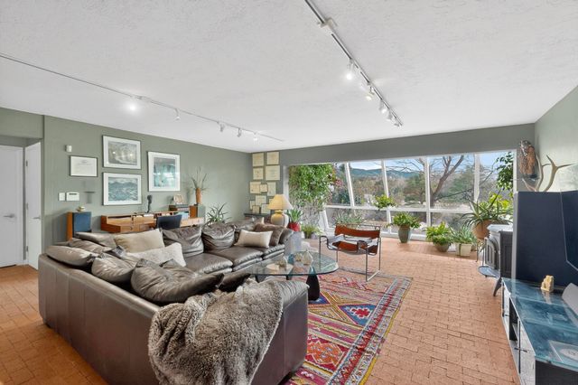 302 Juniper Hill Road NE, Albuquerque, NM 87122