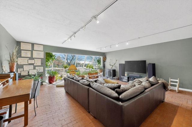 302 Juniper Hill Road NE, Albuquerque, NM 87122