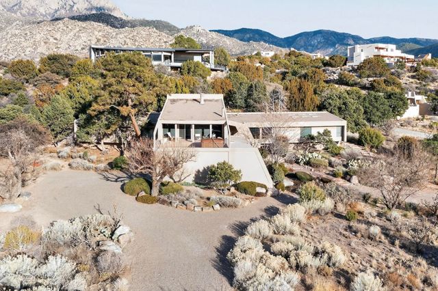 302 Juniper Hill Road NE, Albuquerque, NM 87122
