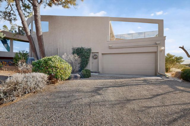 302 Juniper Hill Road NE, Albuquerque, NM 87122