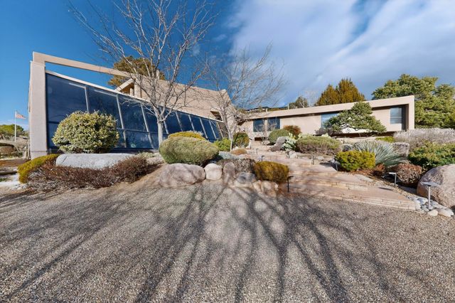 302 Juniper Hill Road NE, Albuquerque, NM 87122