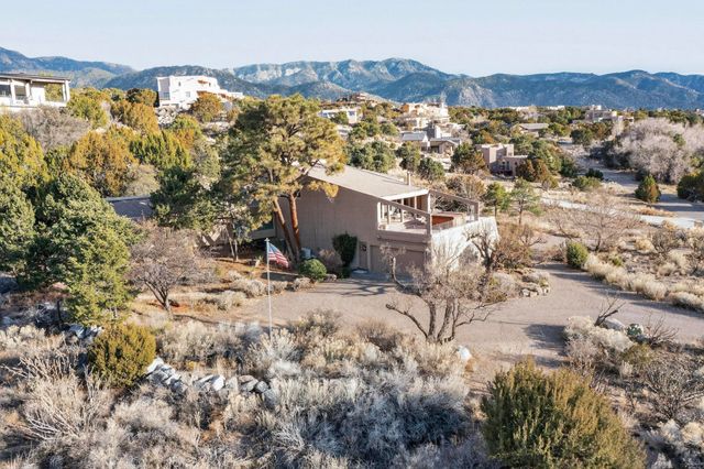 302 Juniper Hill Road NE, Albuquerque, NM 87122