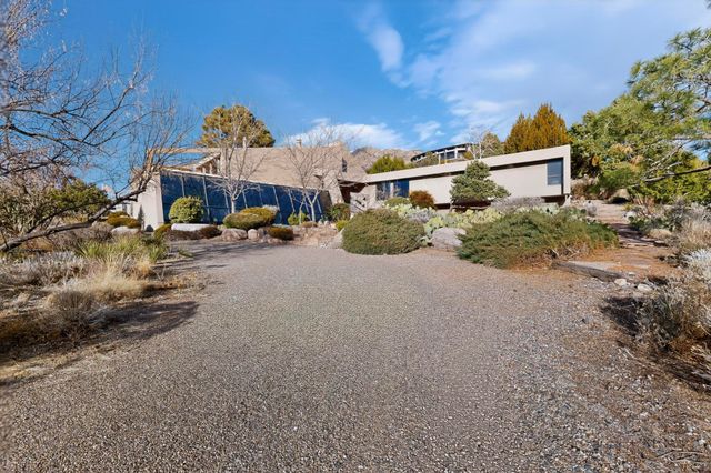 302 Juniper Hill Road NE, Albuquerque, NM 87122