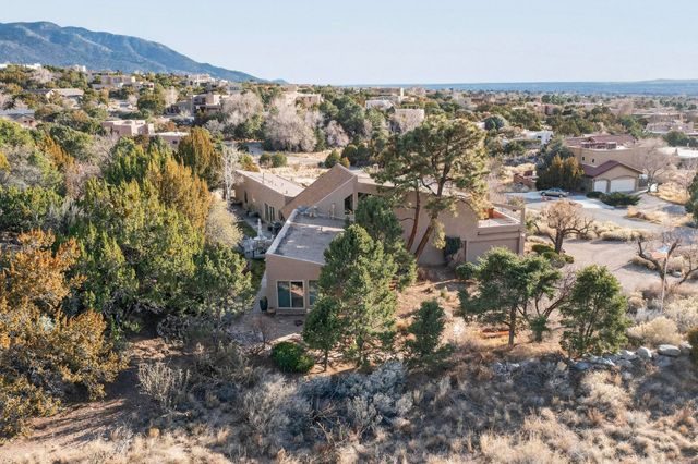 302 Juniper Hill Road NE, Albuquerque, NM 87122