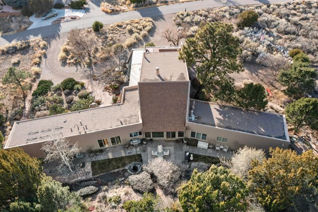 302 Juniper Hill Road NE, Albuquerque, NM 87122