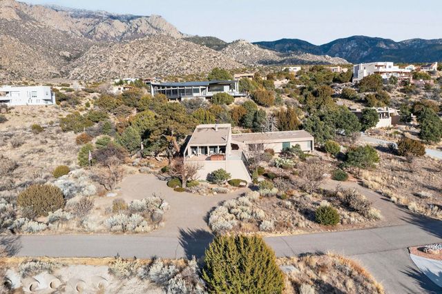 302 Juniper Hill Road NE, Albuquerque, NM 87122