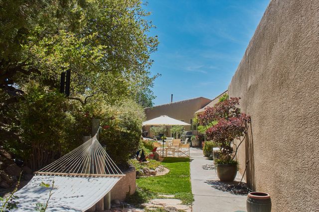 302 Juniper Hill Road NE, Albuquerque, NM 87122