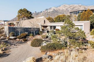 302 Juniper Hill Road NE, Albuquerque, NM 87122